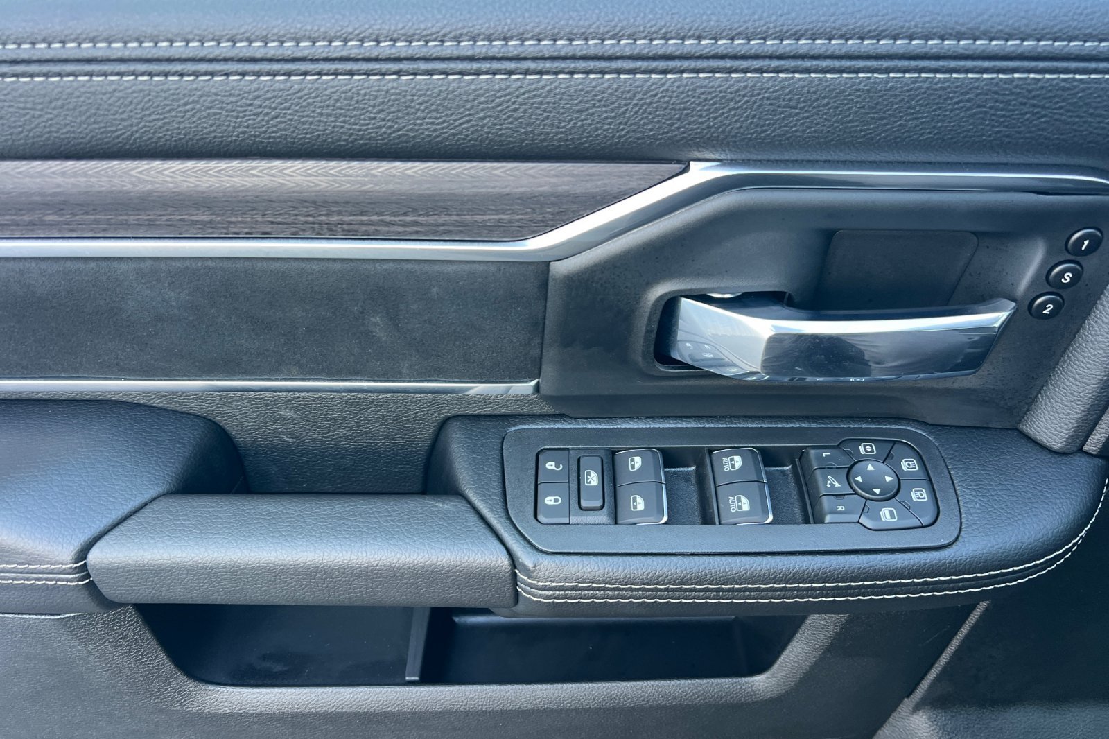 New 2026 RAM 3500 Laramie AWD/4WD image 12