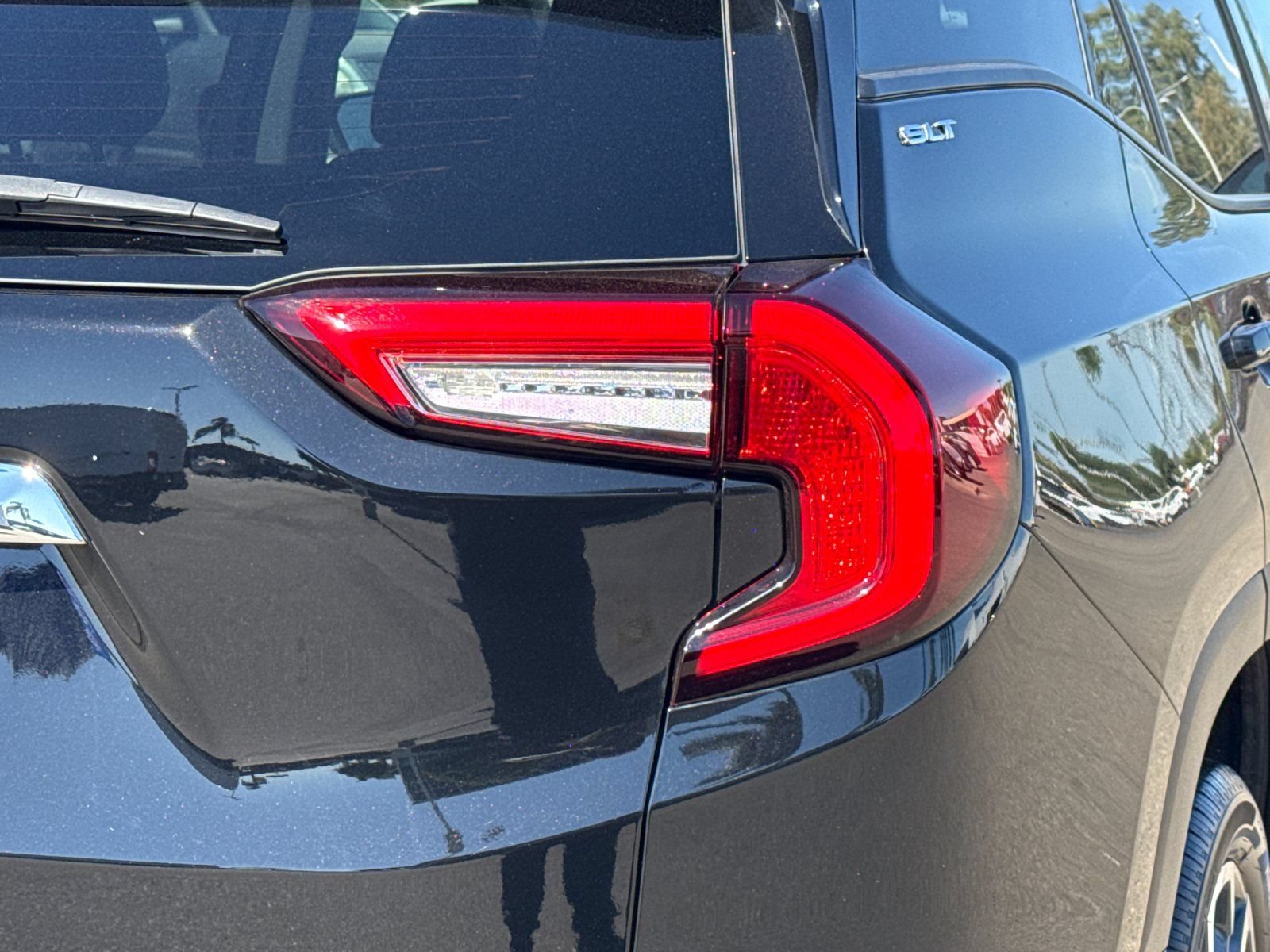 Used 2022 GMC Terrain SLT FWD image 25