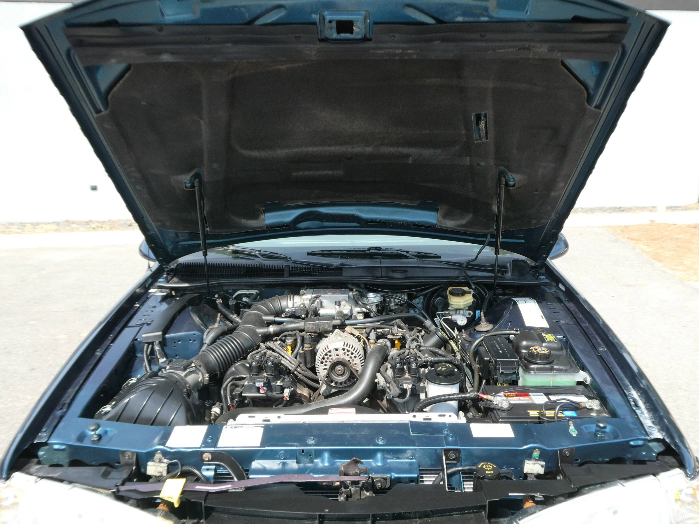 Used 1996 Ford Thunderbird LX RWD image 30