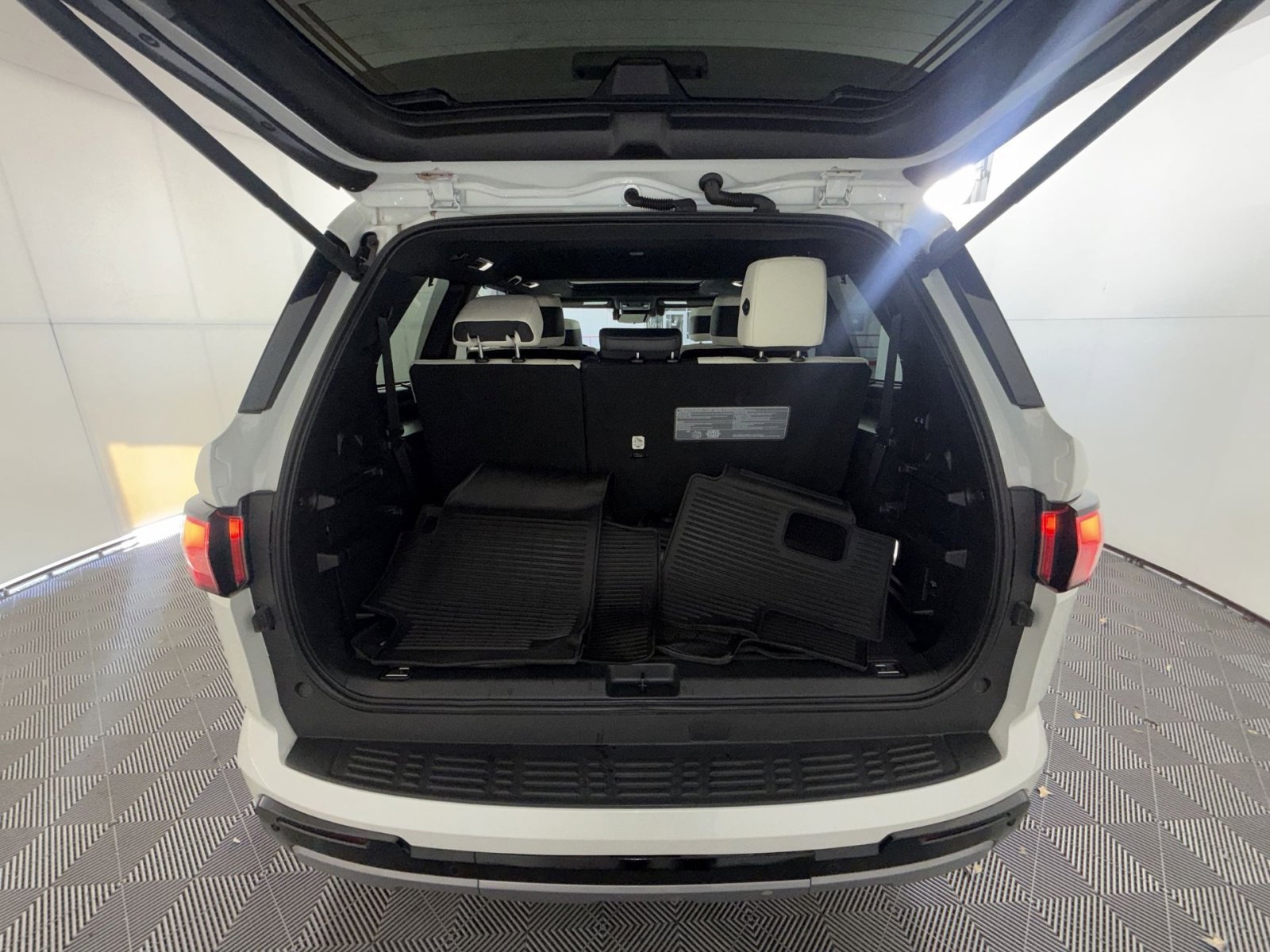 Used 2023 Toyota Sequoia Capstone image 27