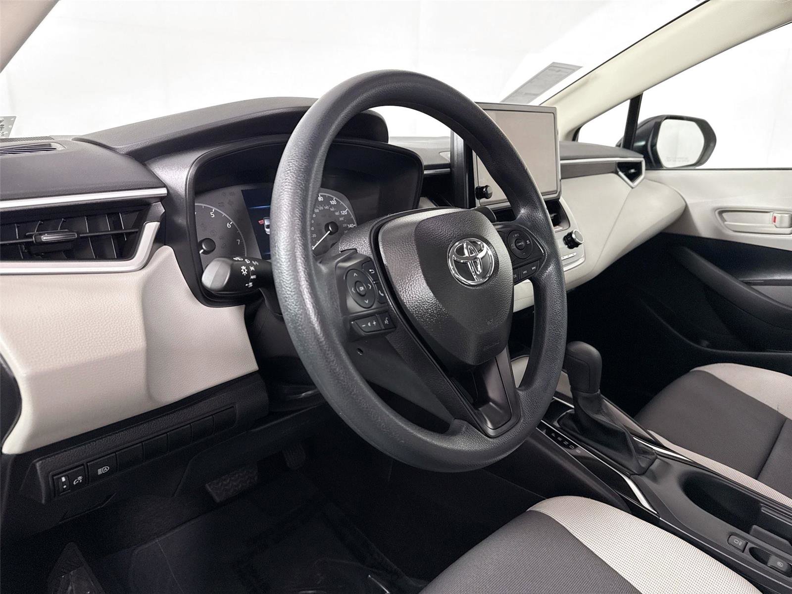 Certified 2025 Toyota Corolla LE FWD image 4