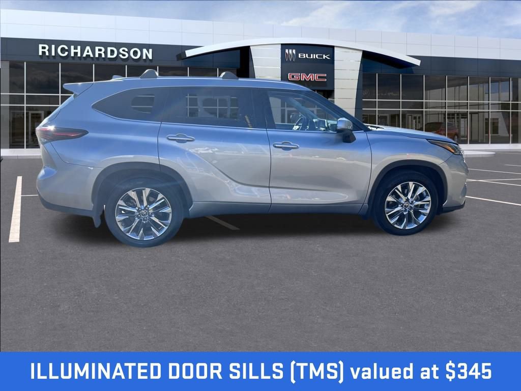 Used 2024 Toyota Highlander Limited image 7