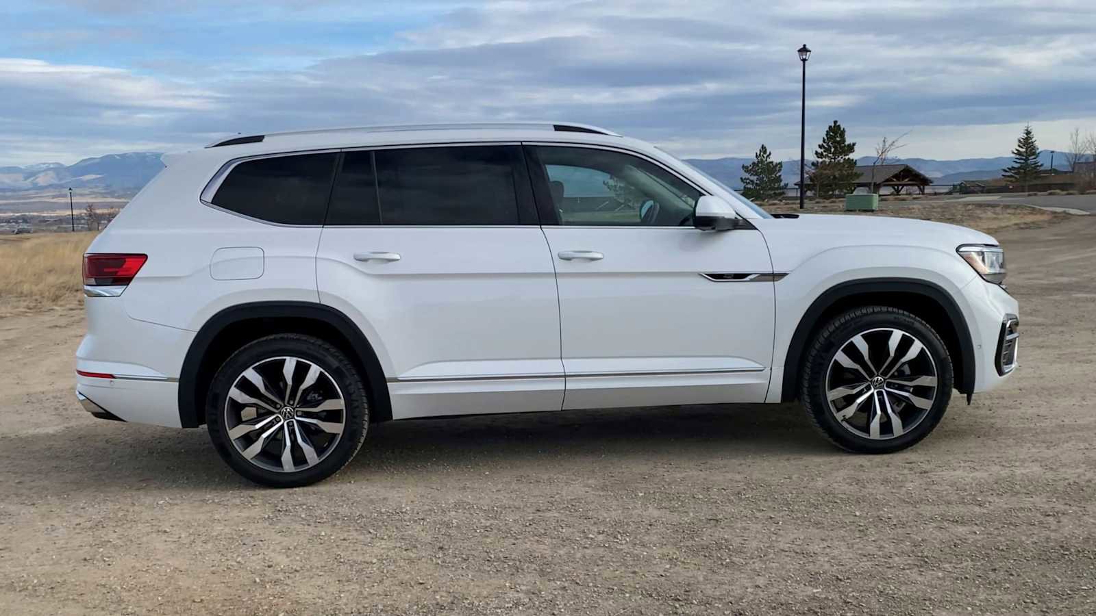 Used 2023 Volkswagen Atlas SEL Premium image 9