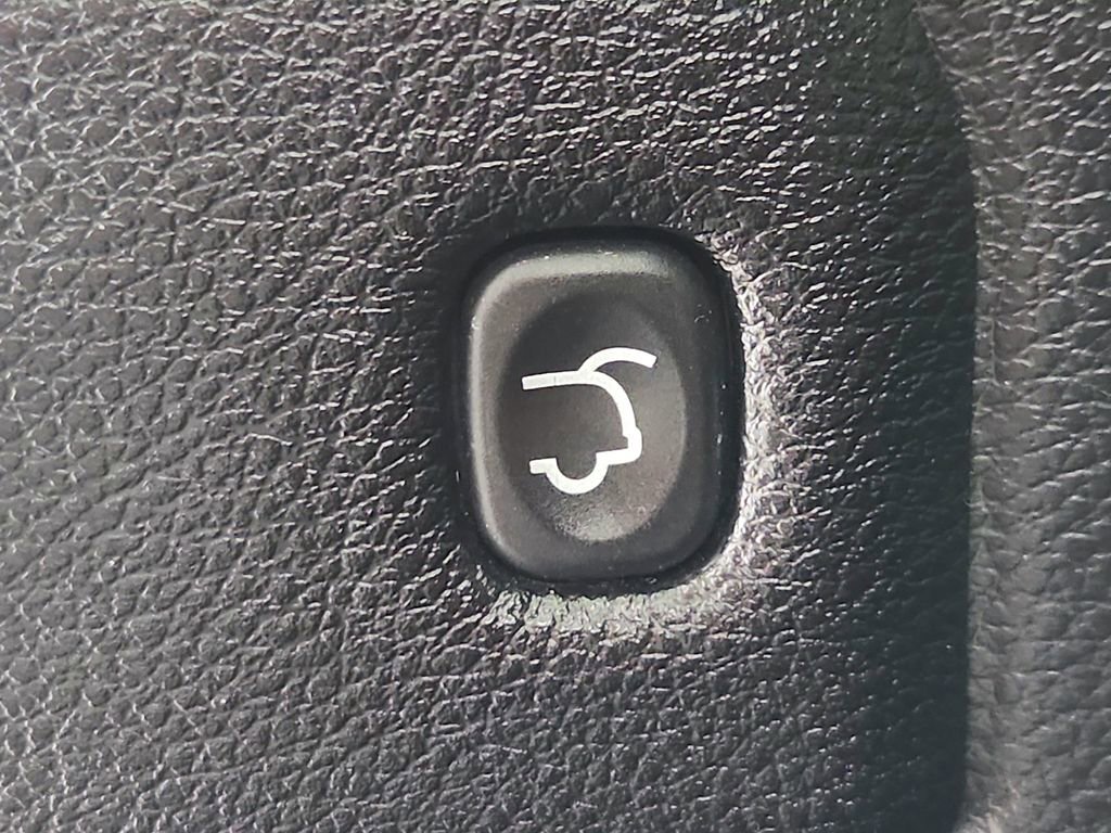 Used 2018 Jeep Grand Cherokee Overland image 32