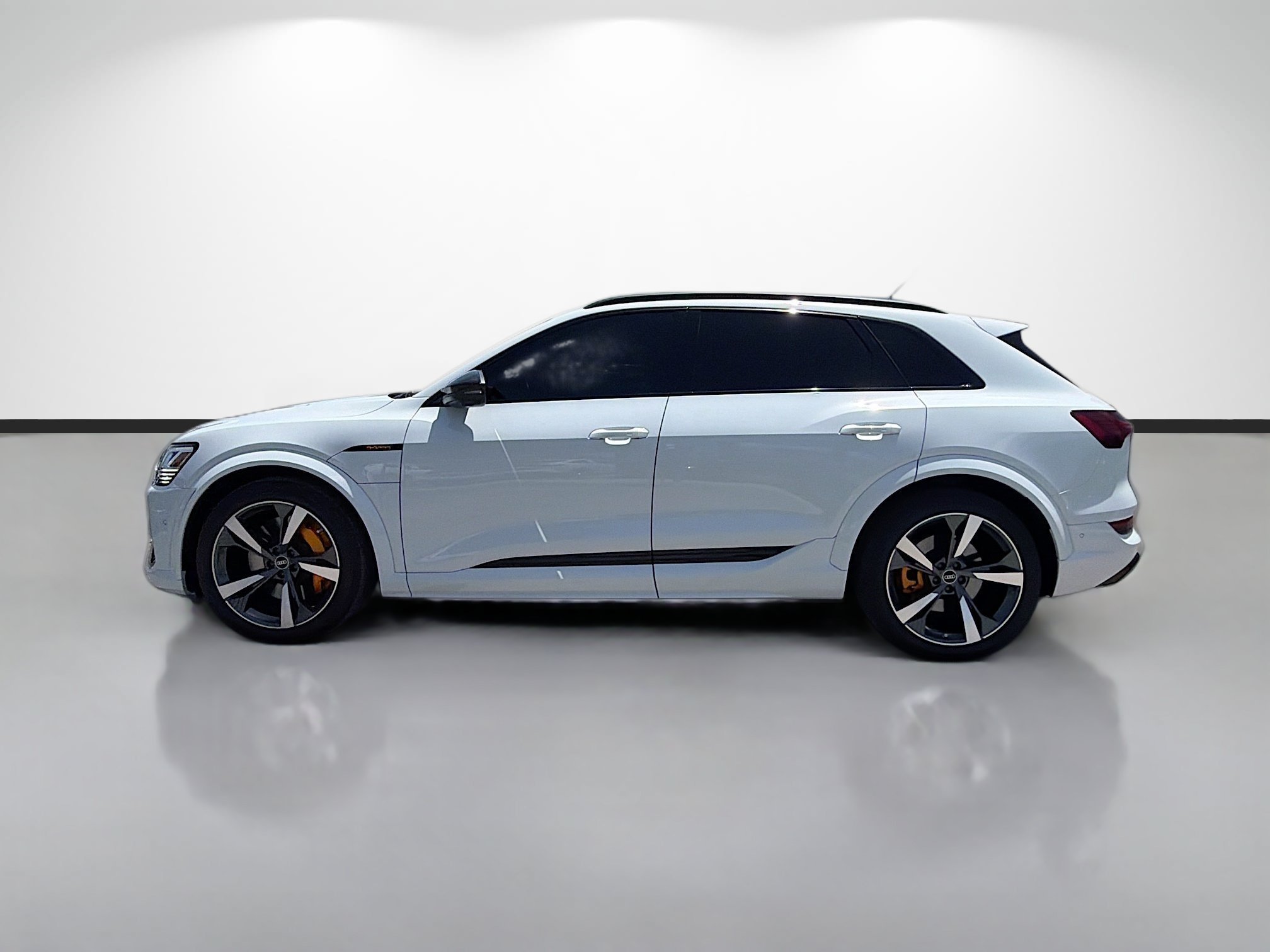 Used 2022 Audi e-tron S Premium Plus AWD/4WD image 6