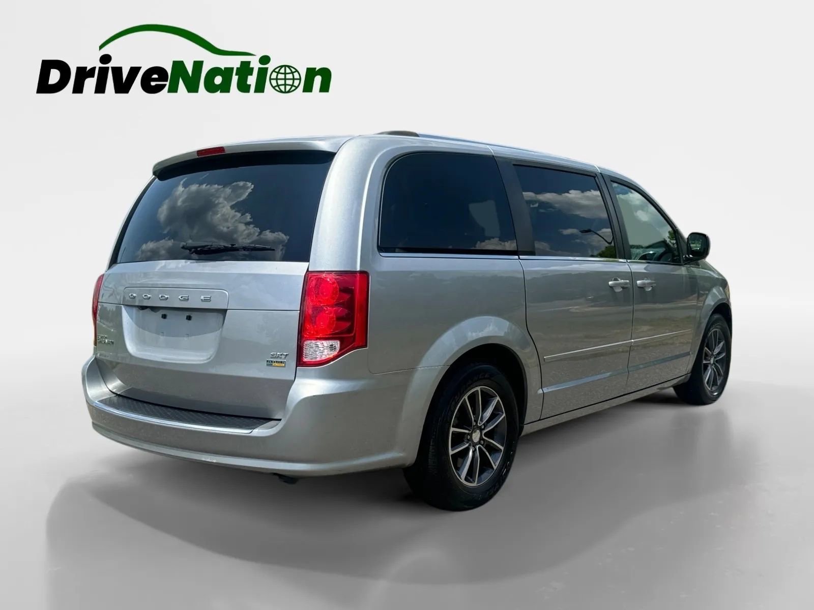 Used 2017 Dodge Grand Caravan SXT image 5