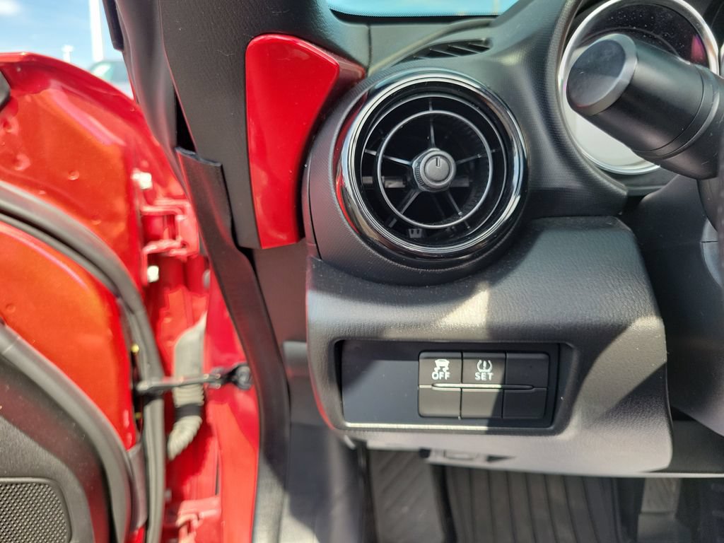 Used 2016 MAZDA MX-5 Miata Club RWD image 20