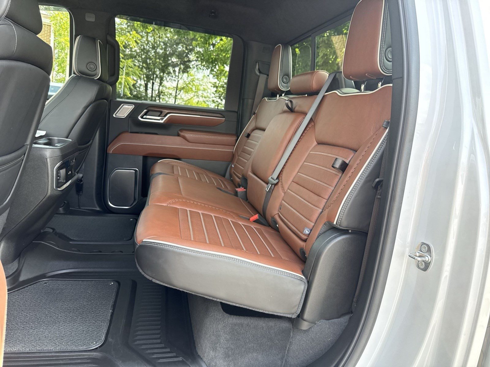 Used 2024 GMC Sierra 3500 Denali Ultimate AWD/4WD image 23