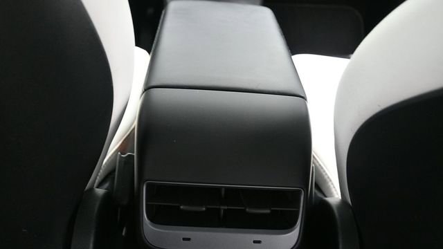 Used 2022 Tesla Model Y Long Range AWD/4WD image 19