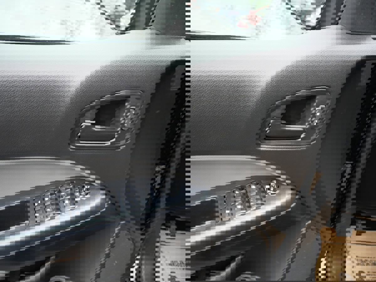 Used 2021 Chevrolet Colorado W/T w/ Custom Special Edition image 17