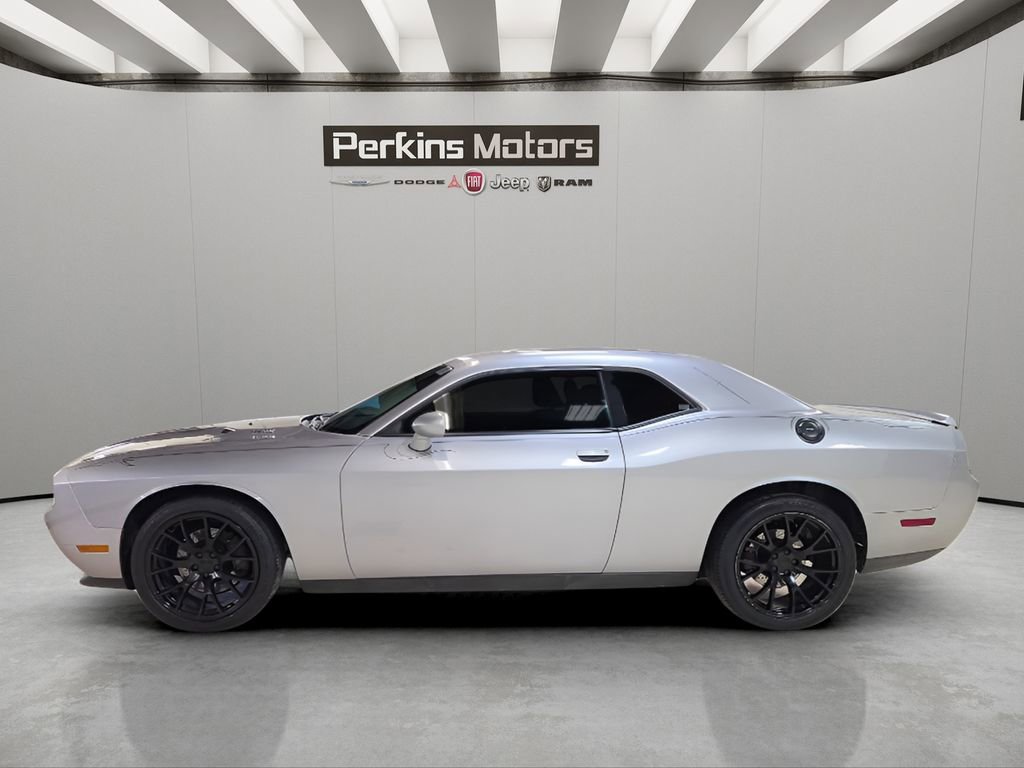 Used 2014 Dodge Challenger R/T RWD image 2