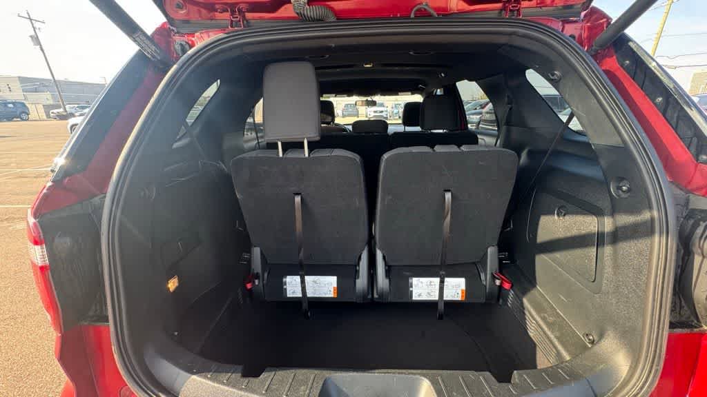 Used 2018 Ford Explorer XLT w/ Equipment Group 201A AWD/4WD image 13