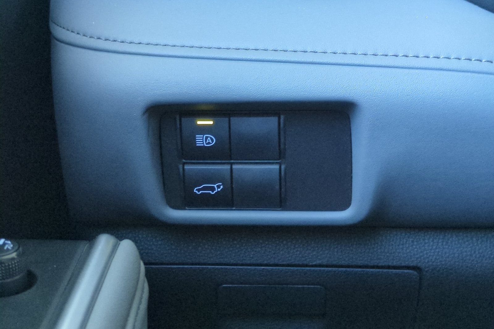 Used 2020 Toyota Highlander XLE AWD/4WD image 40
