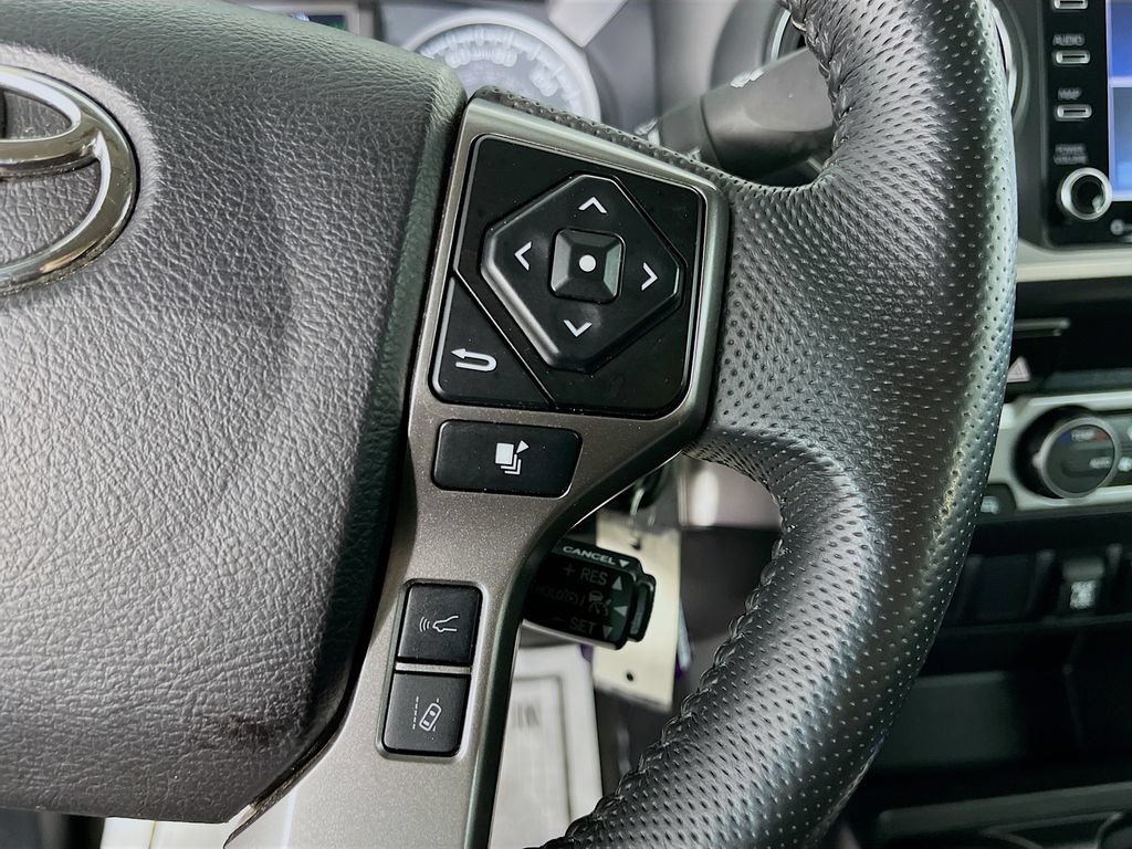 Used 2022 Toyota Tacoma SR5 AWD/4WD image 17