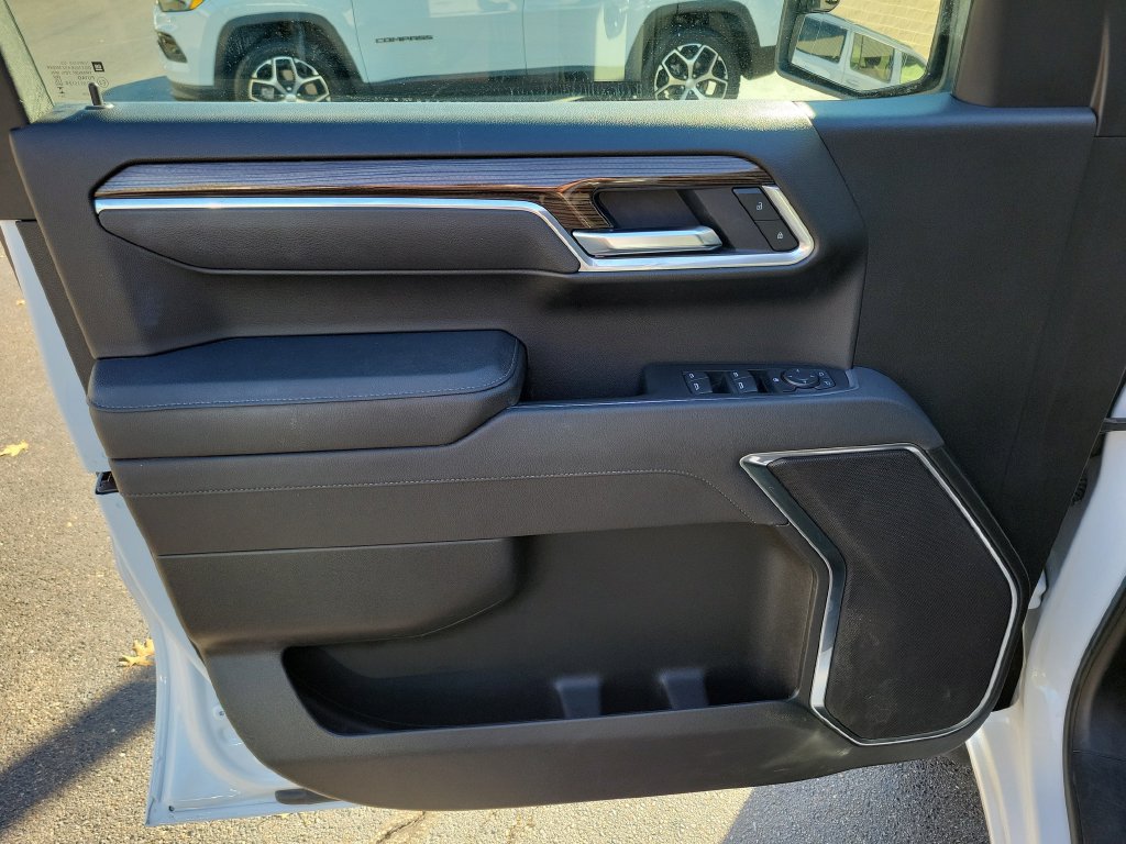 Used 2025 Chevrolet Silverado 1500 LT AWD/4WD image 21