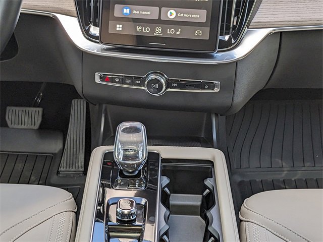 New 2025 Volvo XC90 B6 Core w/ Climate Package image 20