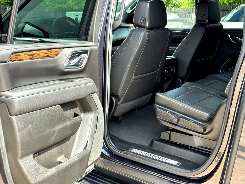 Used 2024 Chevrolet Suburban Premier image 25