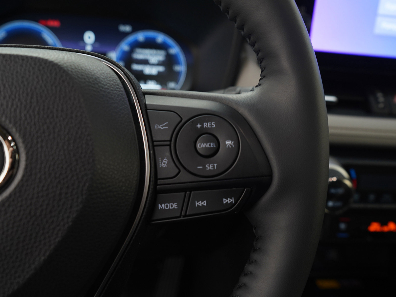 Used 2025 Toyota RAV4 Limited w/ Advanced Technology Package AWD/4WD image 29