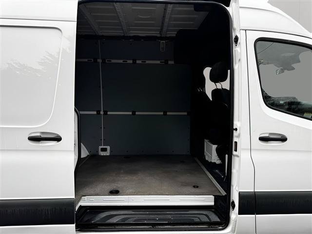 Used 2021 Mercedes-Benz Sprinter 1500 image 17