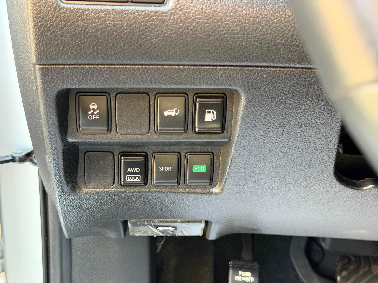 Used 2018 Nissan Rogue SV AWD/4WD image 18
