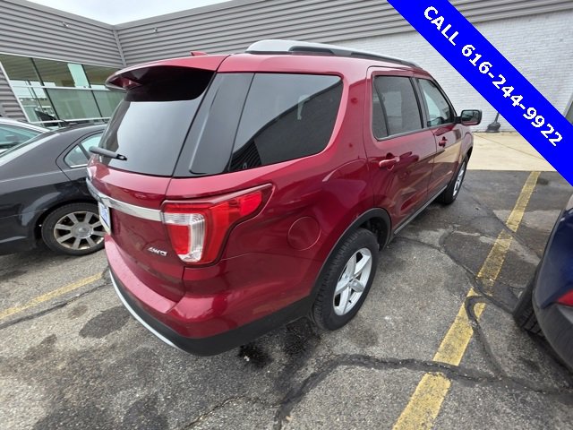 Used 2016 Ford Explorer XLT w/ Equipment Group 202A image 3