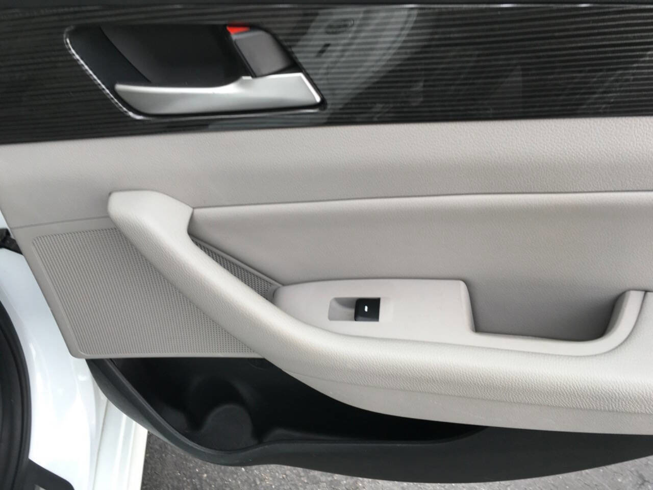 Used 2018 Hyundai Sonata Limited w/ Cargo Package image 12