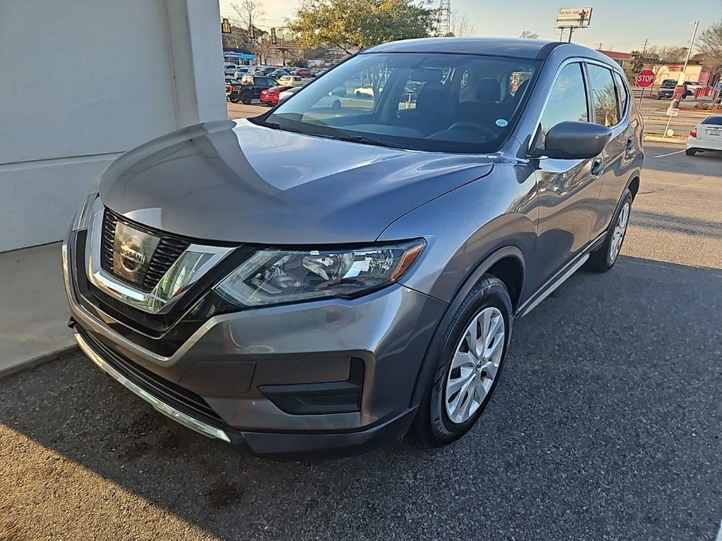 Used 2017 Nissan Rogue S image 4