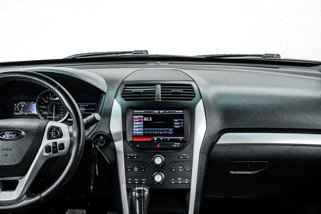 Used 2013 Ford Explorer XLT image 24