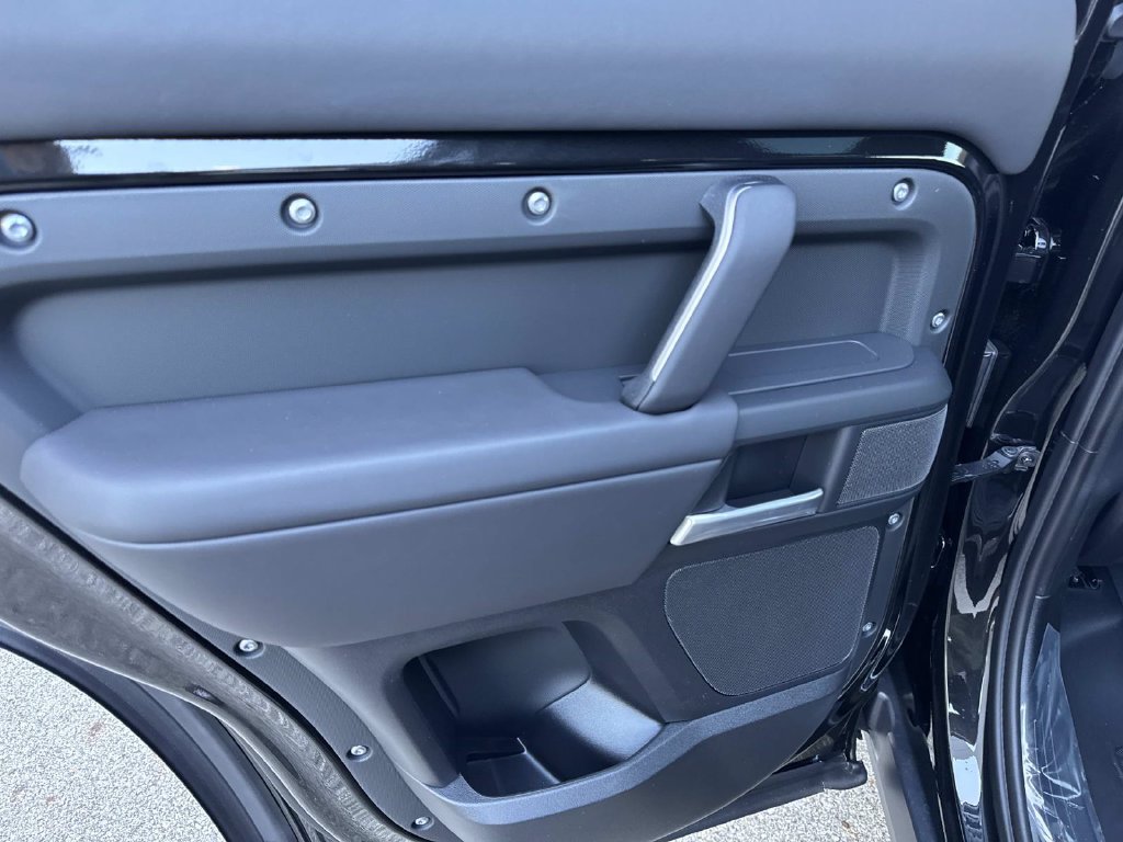 New 2026 Land Rover Defender 110 X-Dynamic SE AWD/4WD image 12