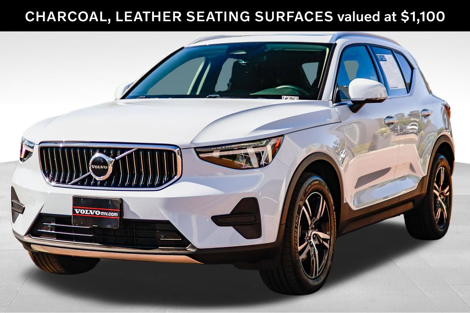 Used 2025 Volvo XC40 B5 Core AWD/4WD image 3