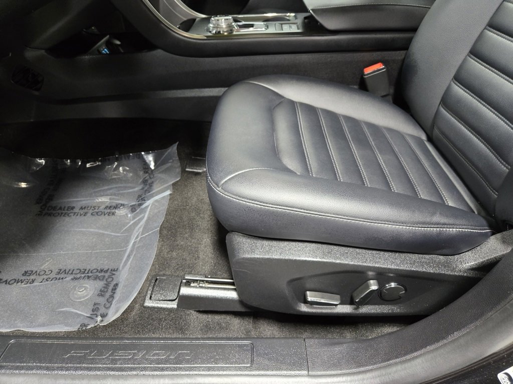 Used 2019 Ford Fusion SEL image 11