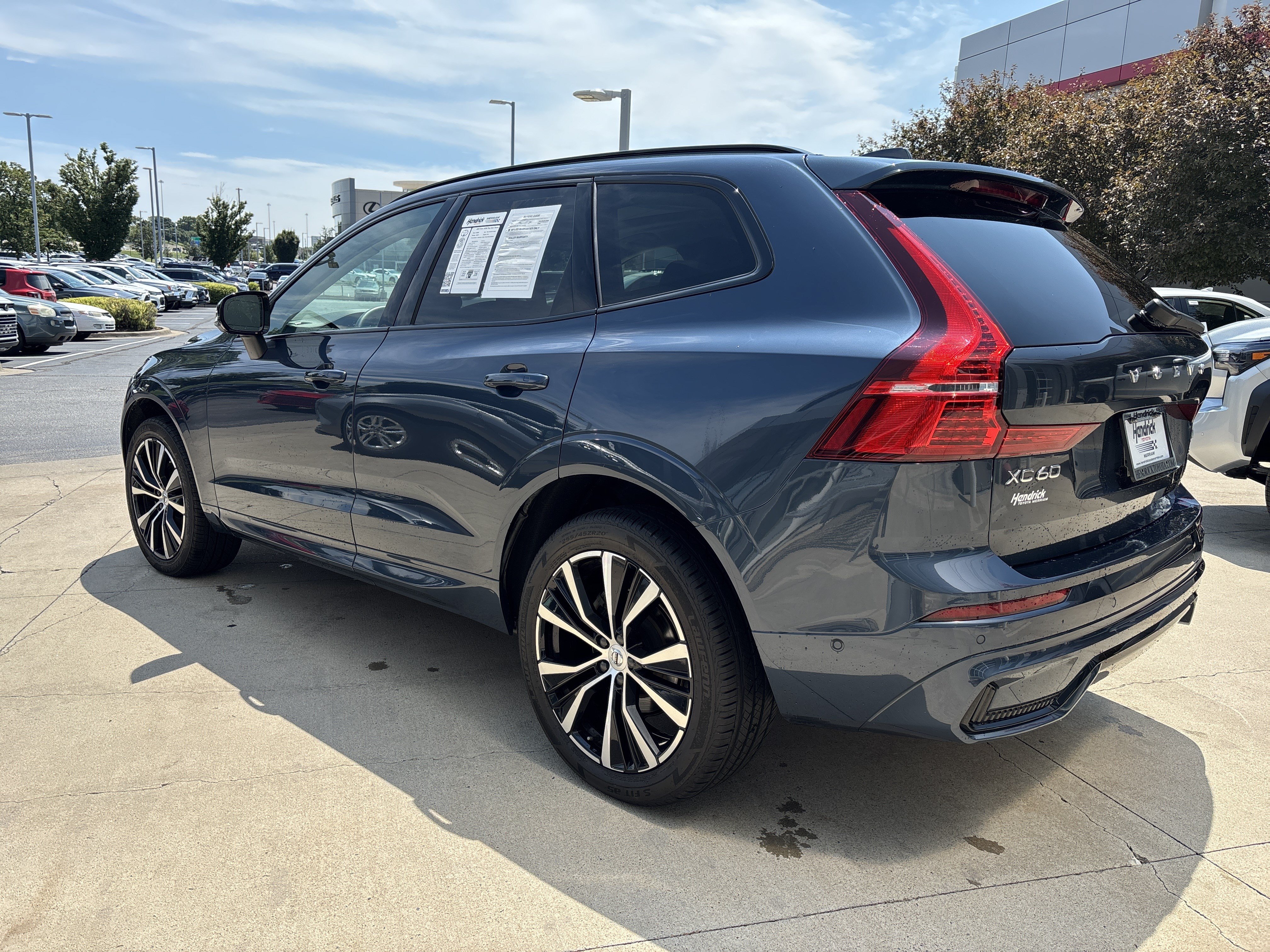Used 2024 Volvo XC60 B5 Plus AWD/4WD image 7