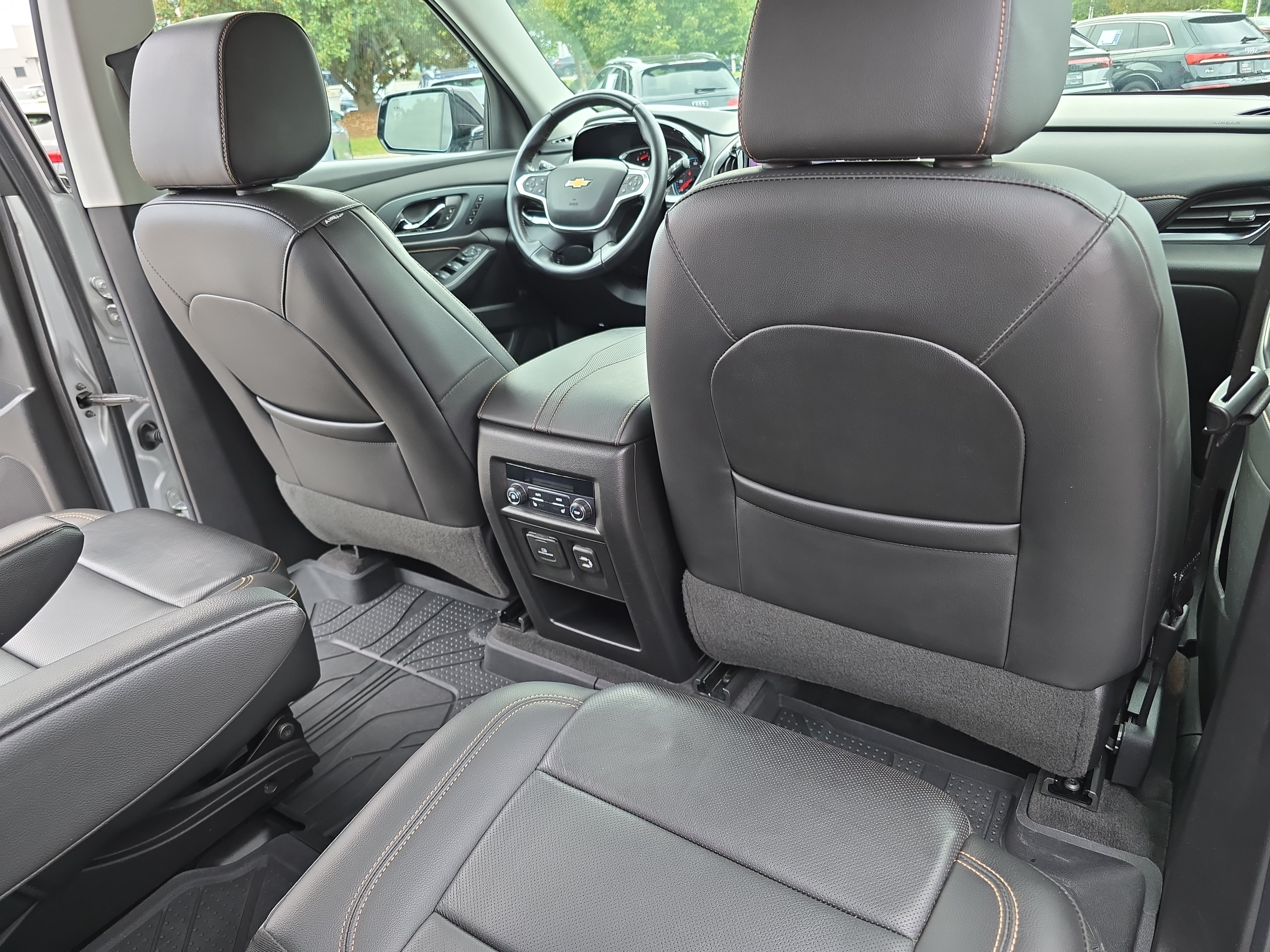 Used 2020 Chevrolet Traverse Premier w/ Redline Edition AWD/4WD image 11