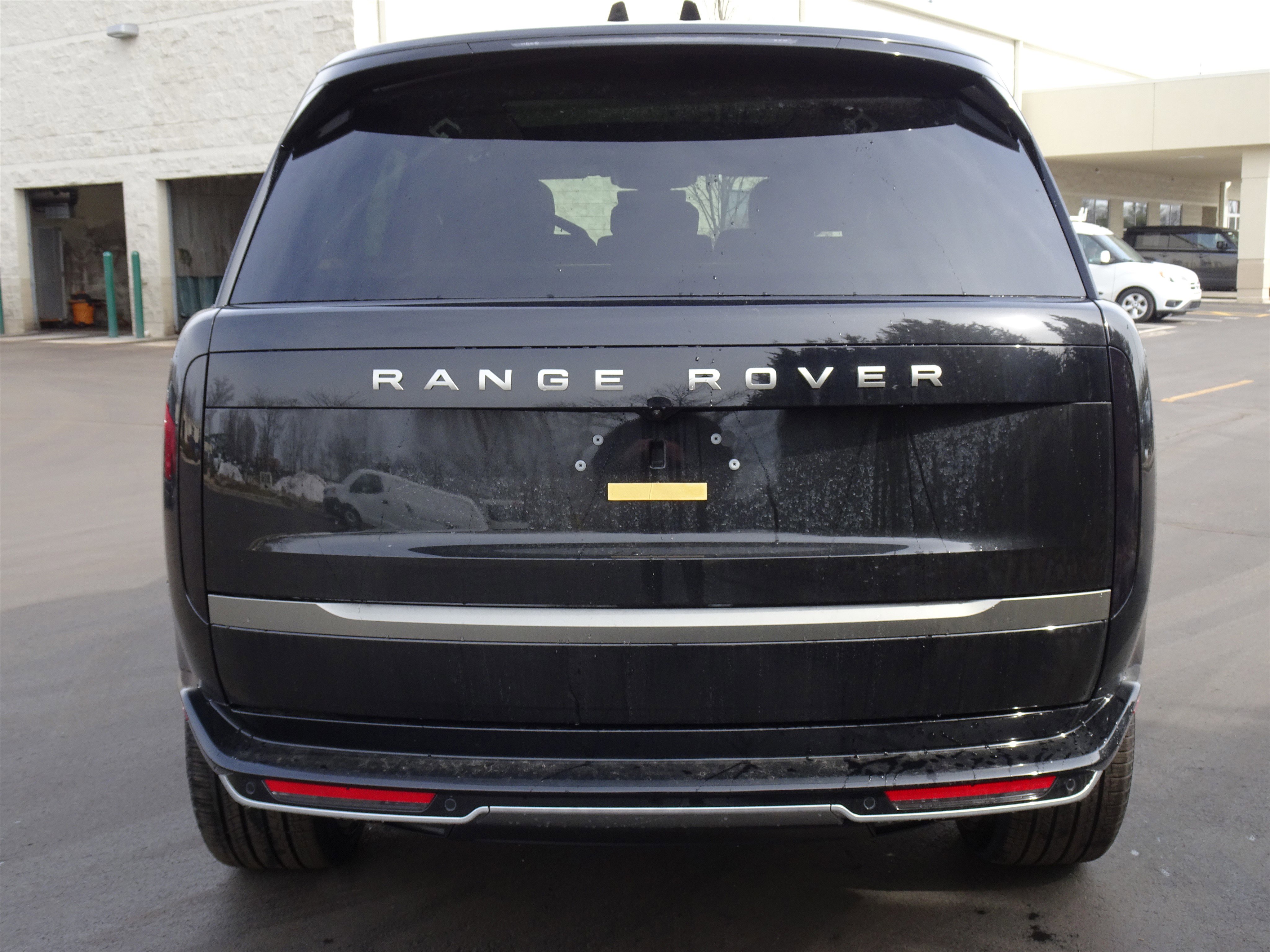 New 2026 Land Rover Range Rover Long Wheelbase SE image 9