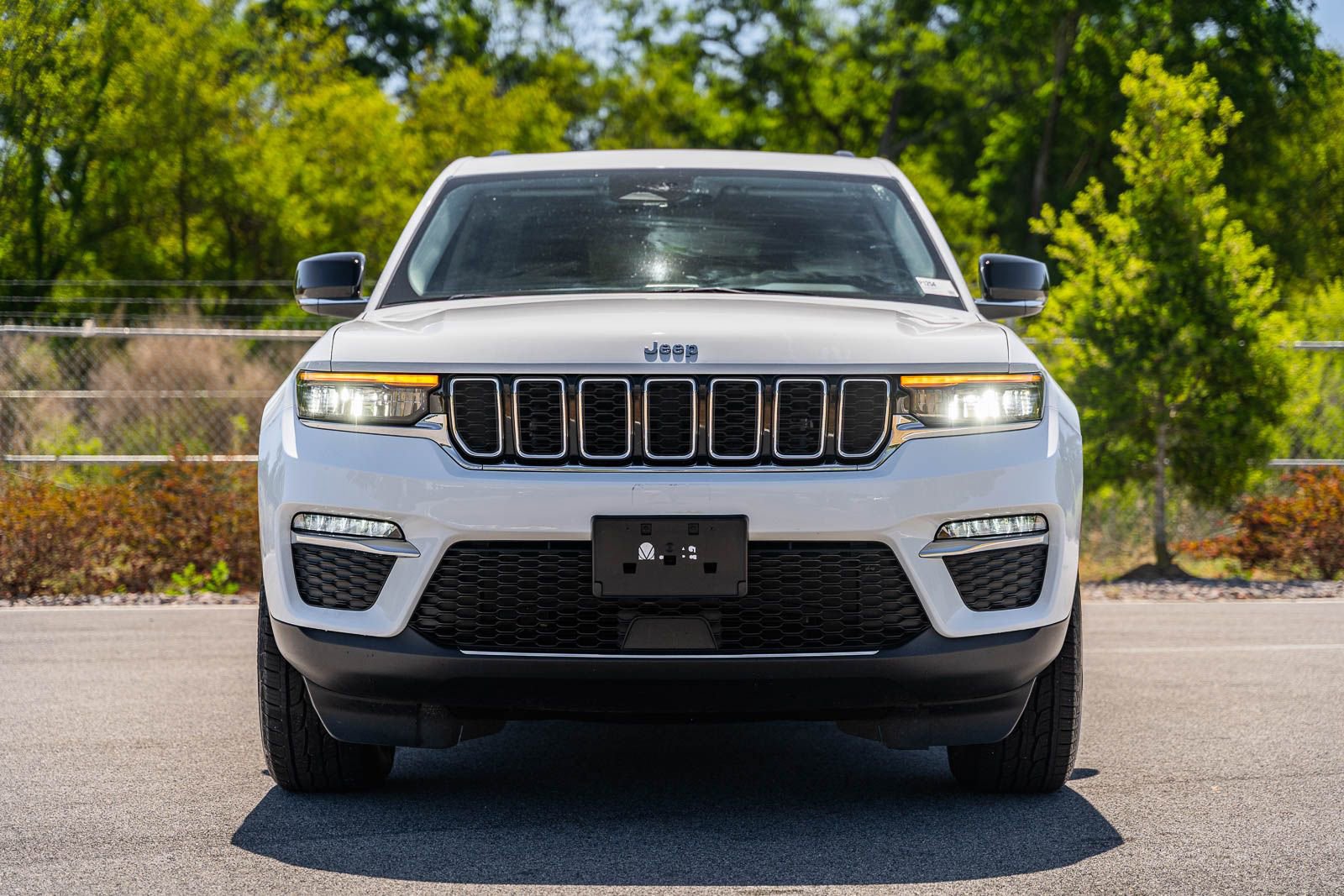 Used 2023 Jeep Grand Cherokee 4WD 4xe image 2