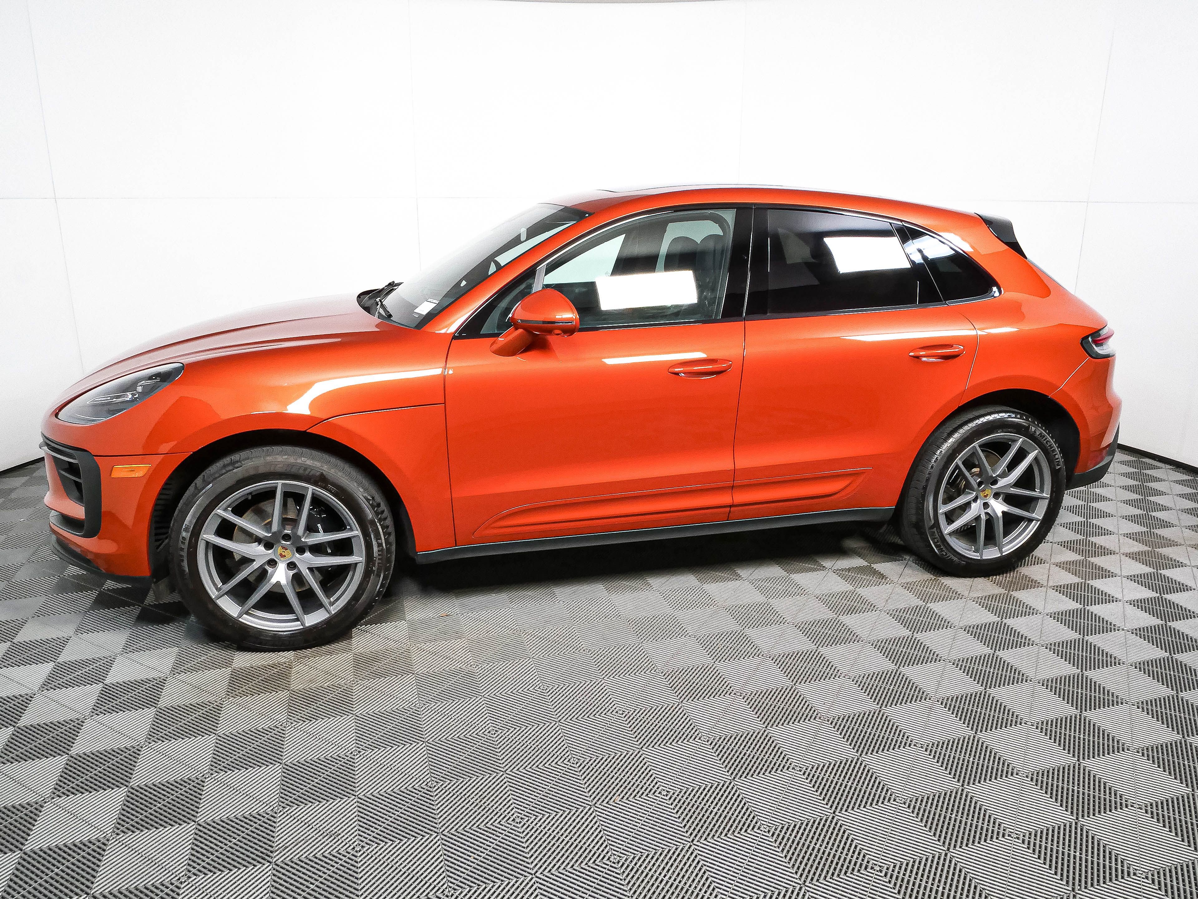 Certified 2024 Porsche Macan S AWD/4WD image 2