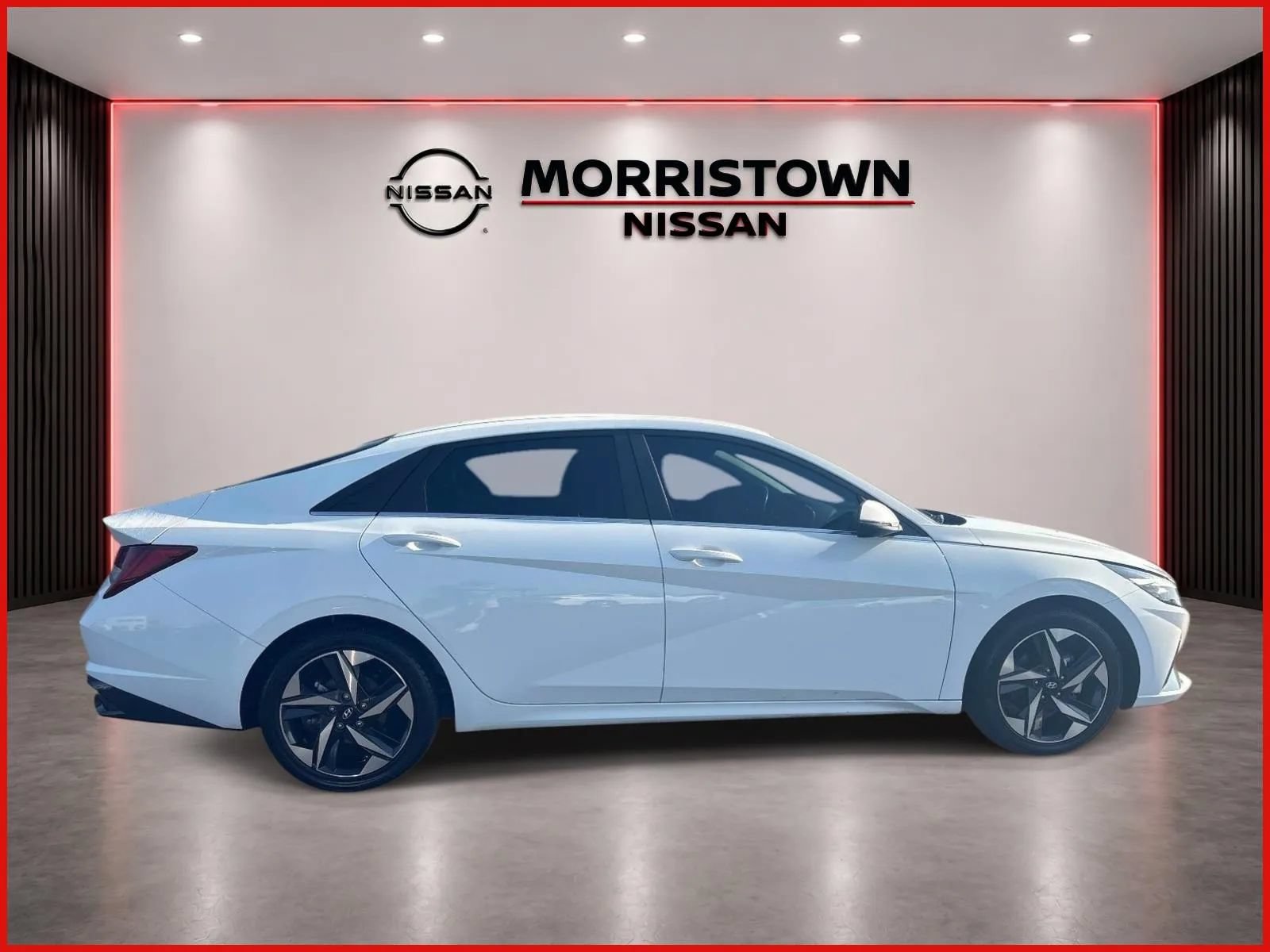Used 2023 Hyundai Elantra Limited w/ Preferred Accessory Package FWD image 2