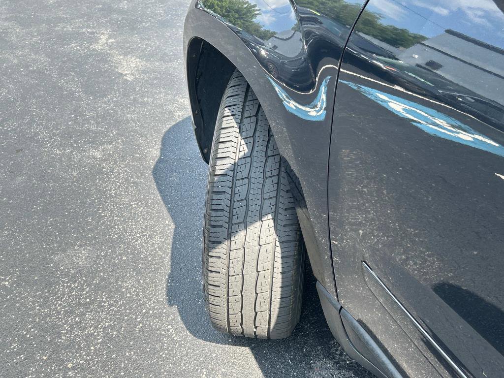 Used 2013 GMC Acadia SLE image 10