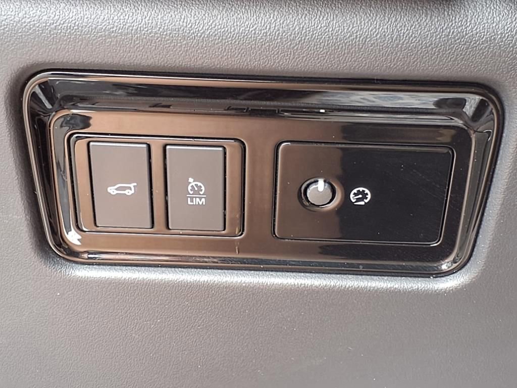 Used 2019 Jaguar F-PACE R-Sport image 15