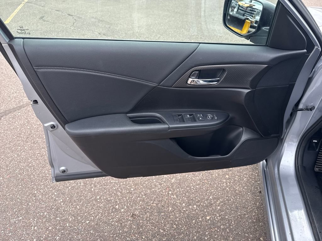 Used 2016 Honda Accord Sport image 13