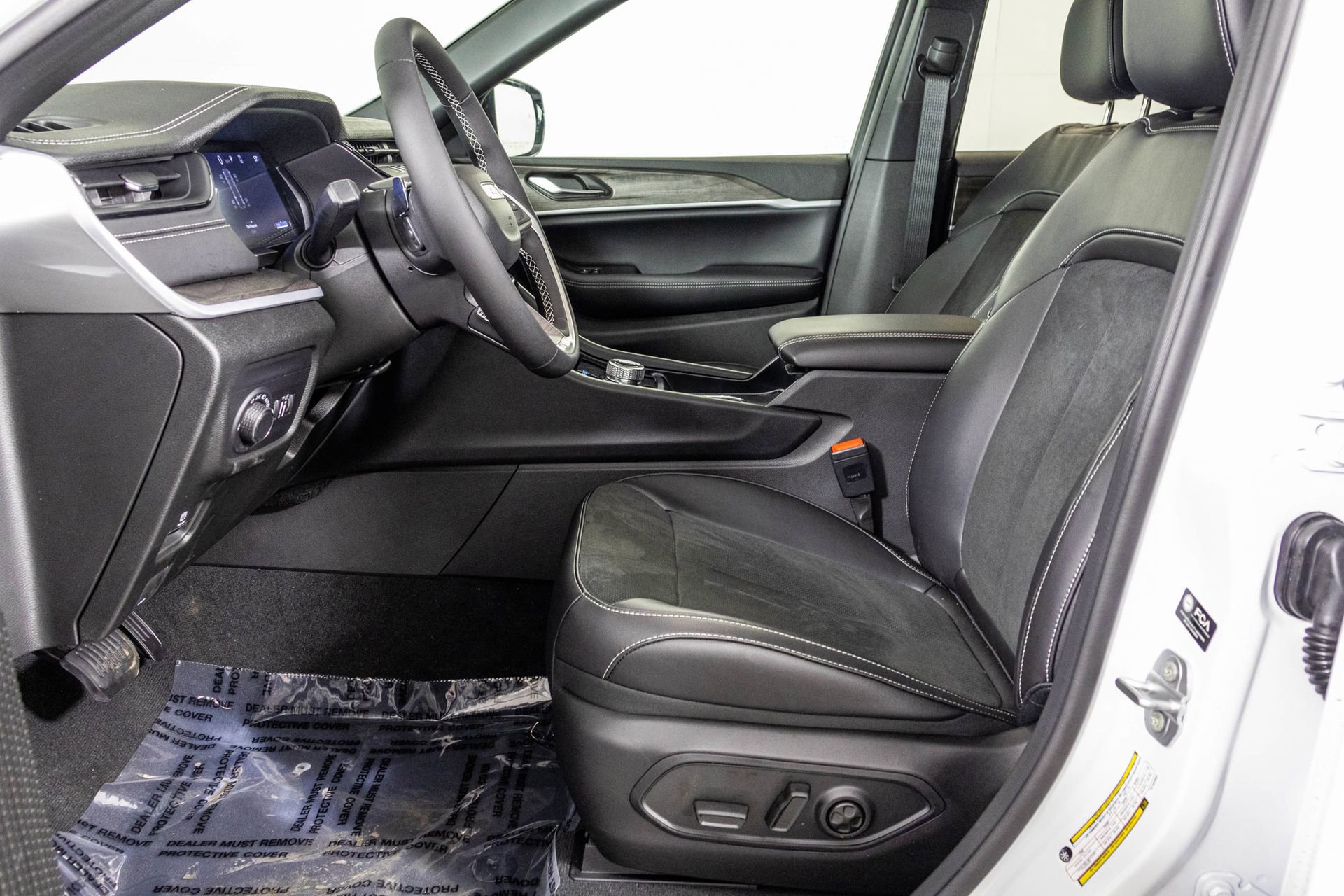 New 2026 Jeep Grand Cherokee Altitude image 22