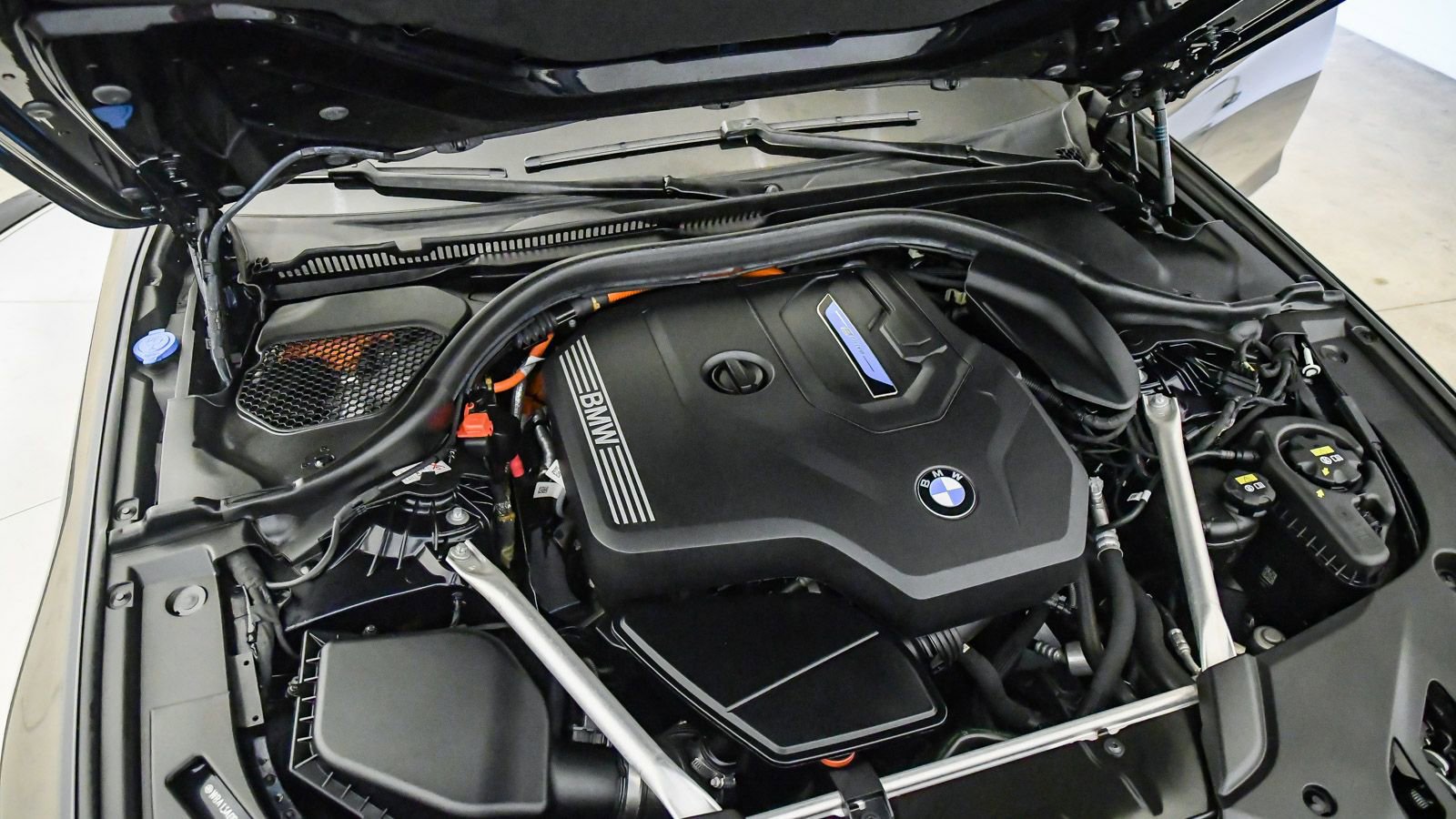Certified 2023 BMW 530e w/ M Sport Package RWD image 27