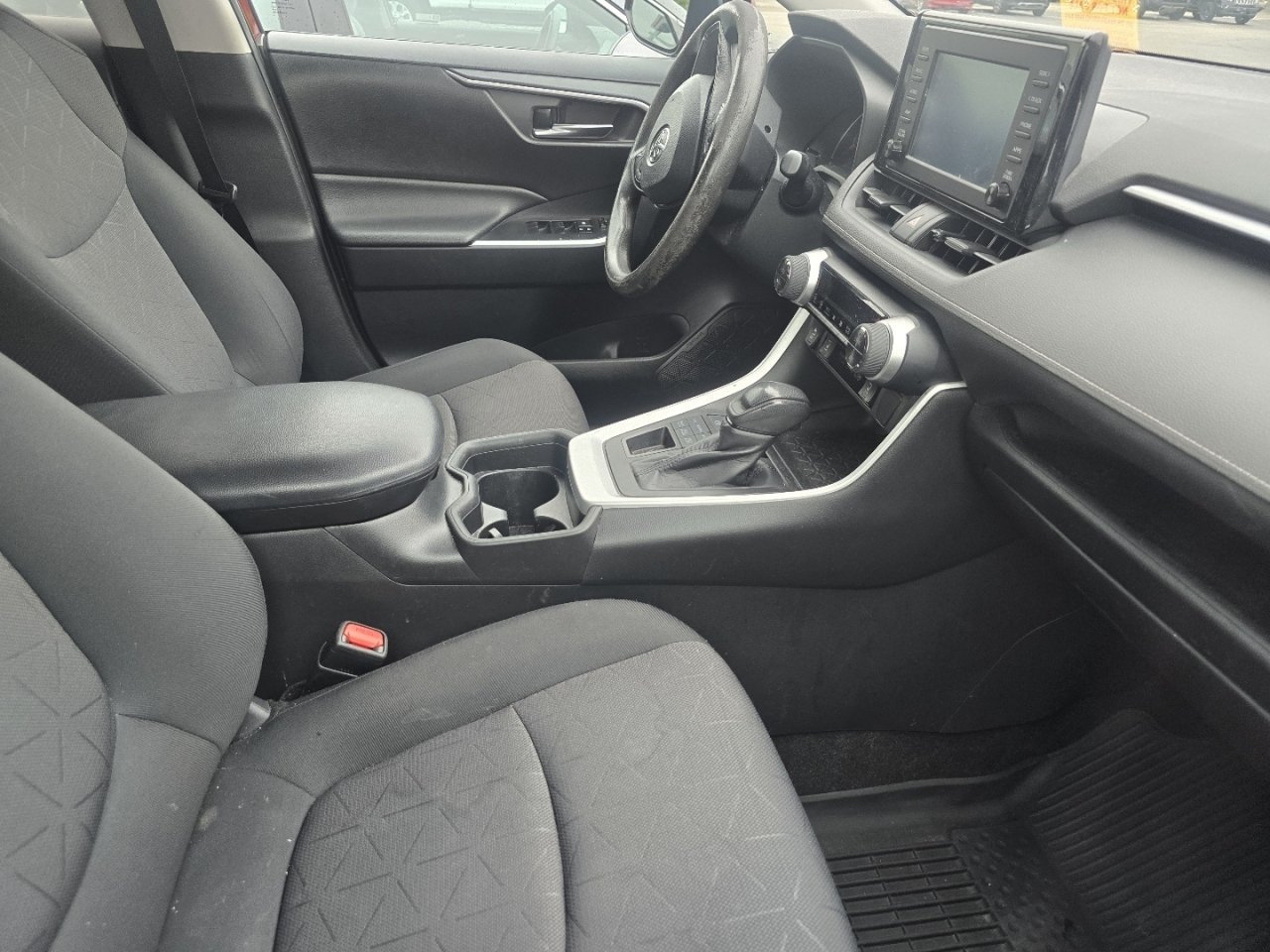 Used 2019 Toyota RAV4 XLE AWD/4WD image 16