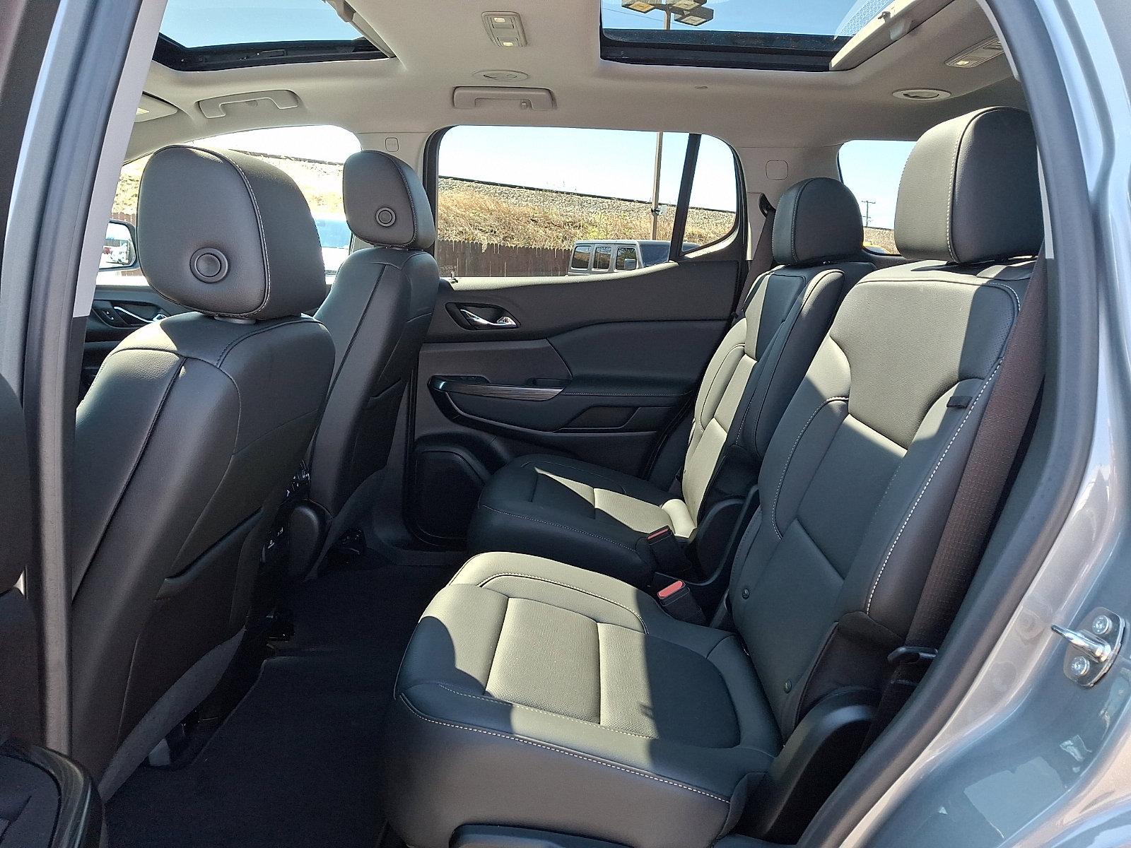 Used 2023 GMC Acadia SLT w/ Elevation Edition image 10