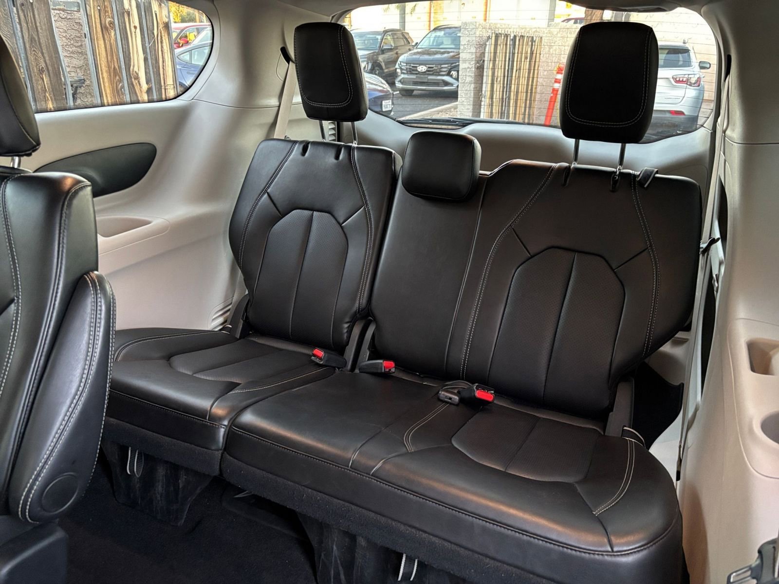 Used 2024 Chrysler Pacifica Touring-L image 31