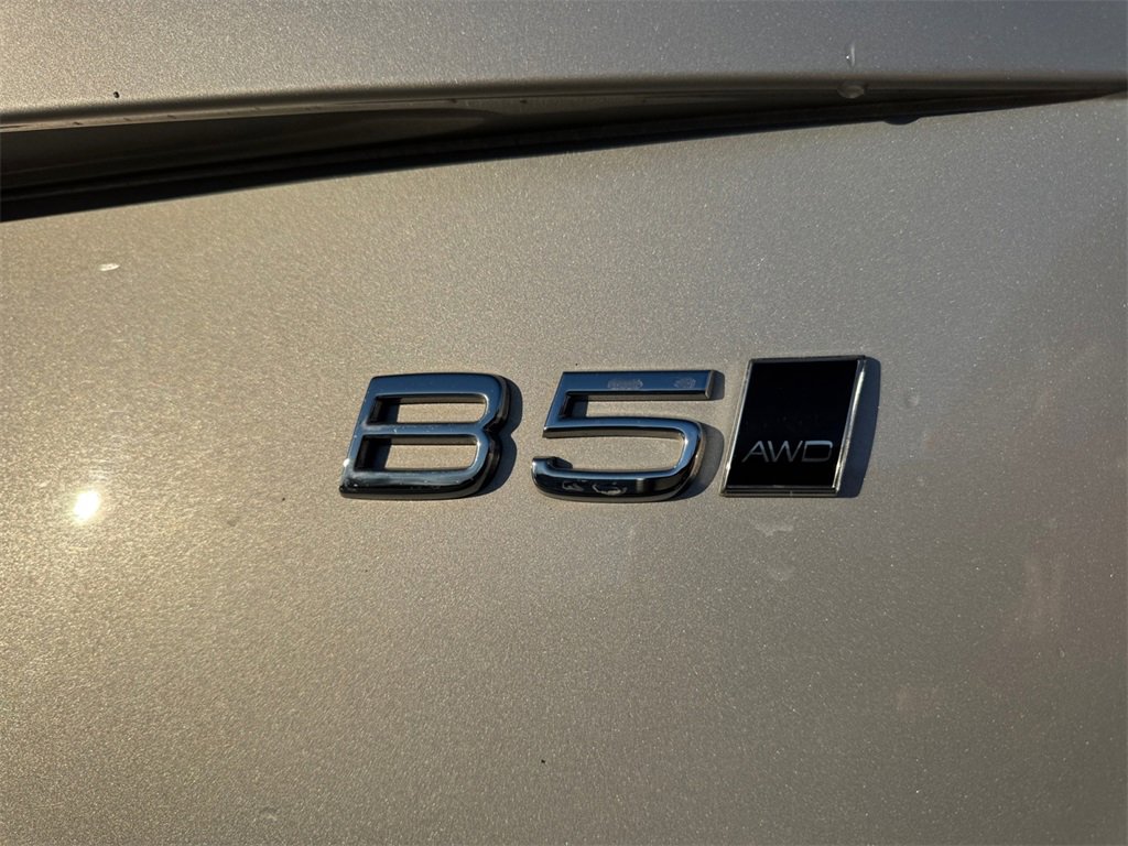 Certified 2025 Volvo XC90 B5 Plus image 9