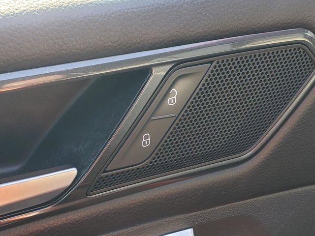 Used 2018 Volkswagen Tiguan SE AWD/4WD image 10