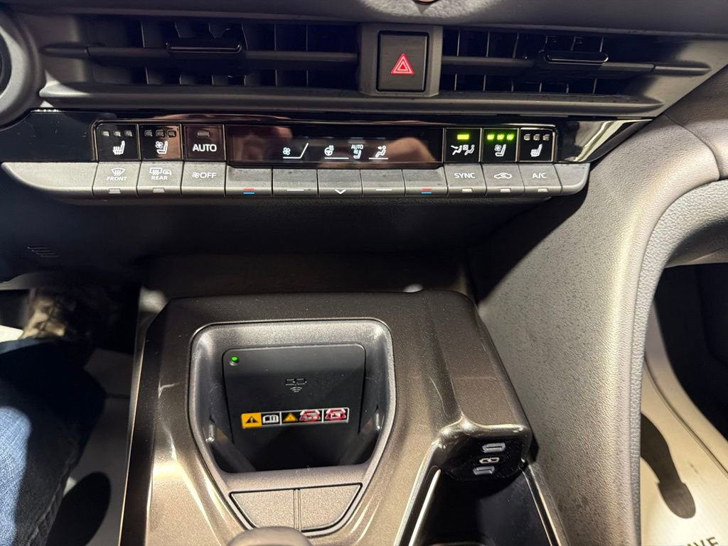 Used 2025 Toyota Crown AWD/4WD image 31