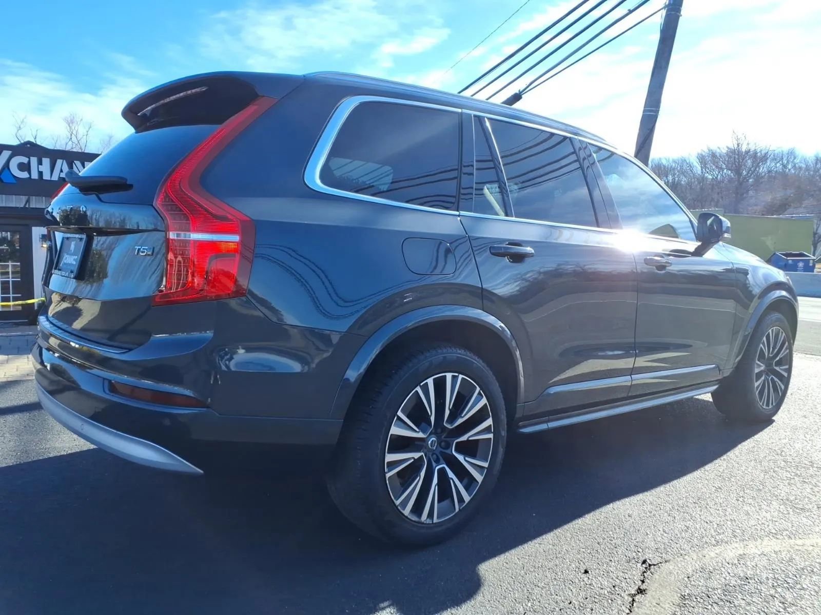 Used 2022 Volvo XC90 T5 Momentum w/ Climate Package image 3