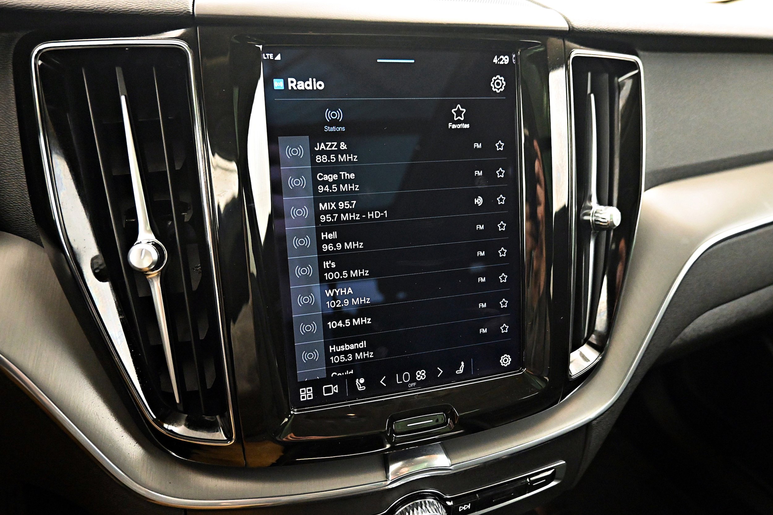 Used 2023 Volvo XC60 B5 Core w/ Climate Package image 9
